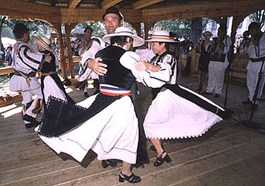 Cosanzeana demonstrate Transylvanian village dances